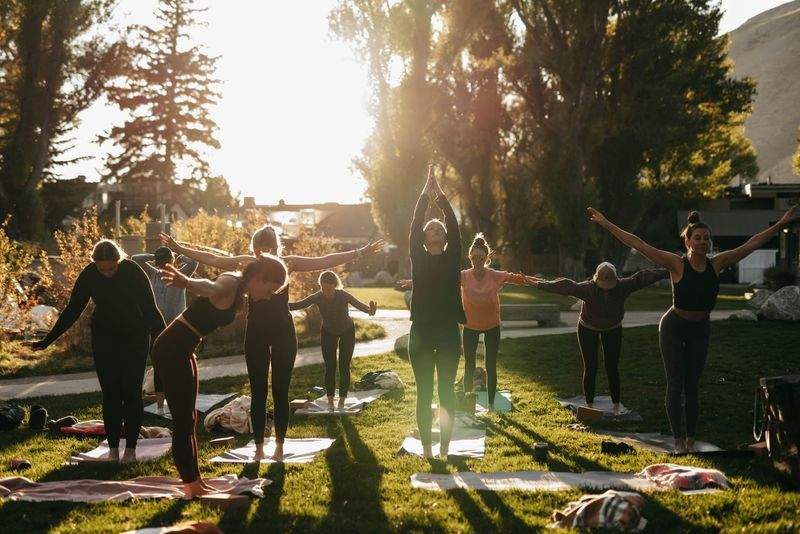 Sanft in den Frühling starten: Yoga für mehr Leichtigkeit